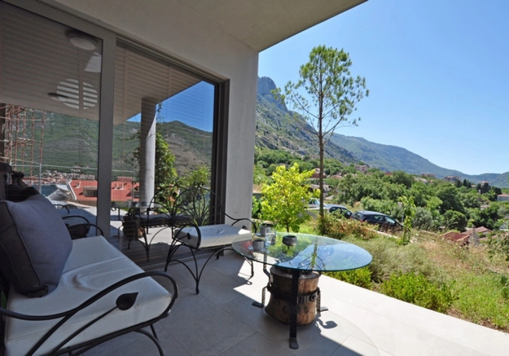 Cetvorosoban-stan-s-bazenom-u-Dobroti-Kotor-2 Četvorosoban stan 224 m² – Dobrota, Kotor — fotografija 3