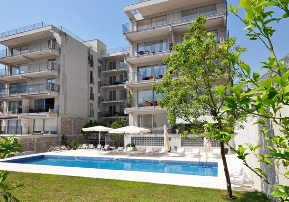 Cetvorosoban-stan-s-bazenom-u-Dobroti-Kotor-3 Četvorosoban stan 224 m² – Dobrota, Kotor — fotografija 4