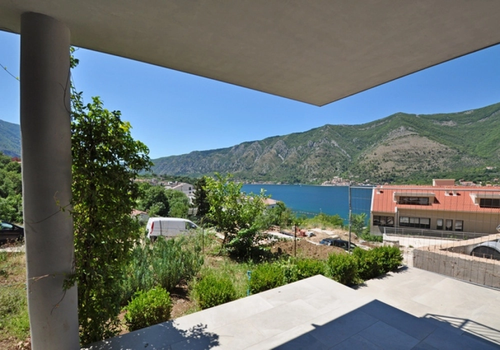 Cetvorosoban-stan-s-bazenom-u-Dobroti-Kotor-4 Četvorosoban stan 224 m² – Dobrota, Kotor — fotografija 5