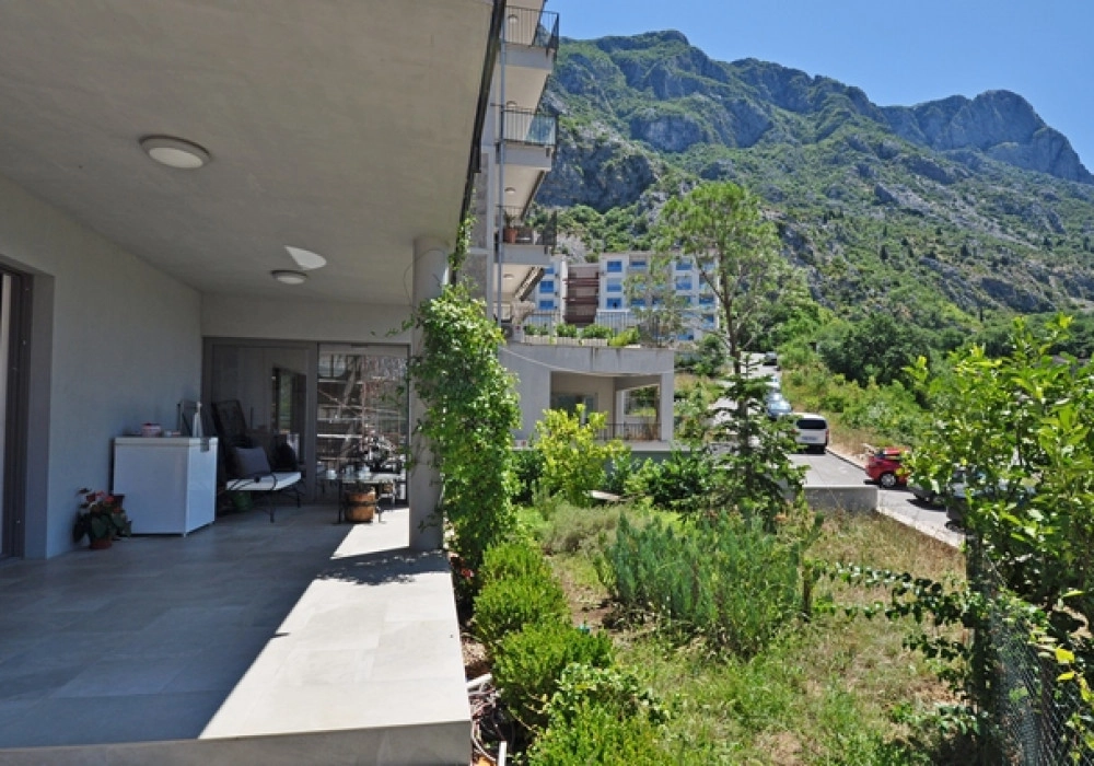 Cetvorosoban-stan-s-bazenom-u-Dobroti-Kotor-7 Četvorosoban stan 224 m² – Dobrota, Kotor — fotografija 8