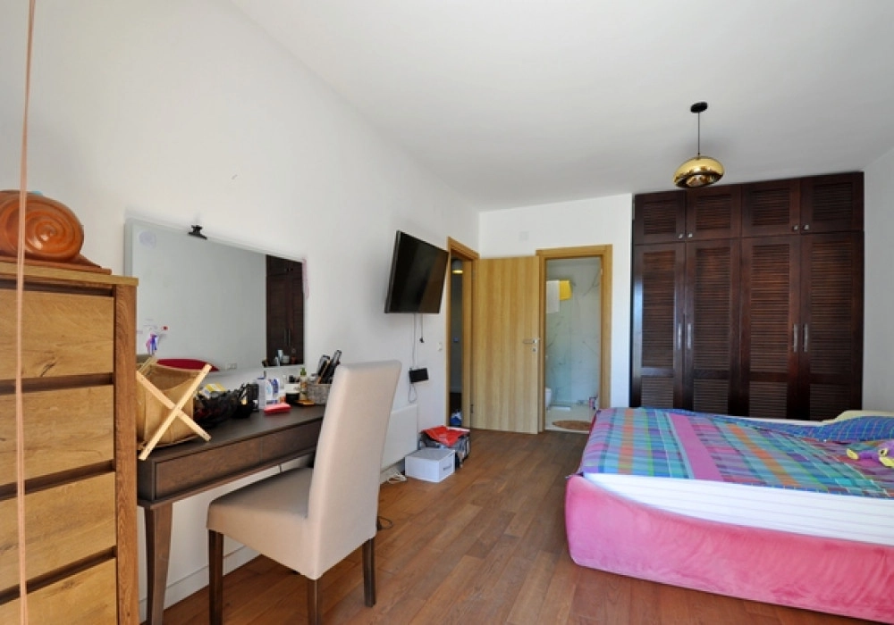 Cetvorosoban-stan-s-bazenom-u-Dobroti-Kotor-11 Četvorosoban stan 224 m² – Dobrota, Kotor — fotografija 12