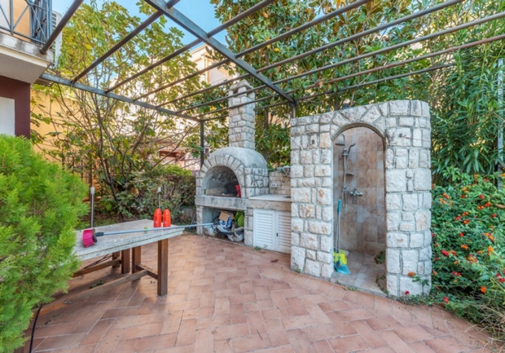 Trosoban-stan-sa-bazenom-u-Orahovcu-Kotor-4 Trosoban stan 148 m² – Orahovac, Kotor — fotografija 5