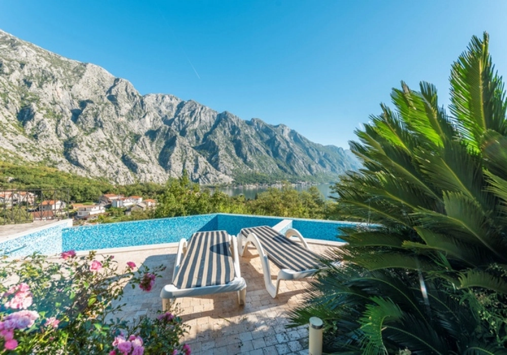 Trosoban-stan-sa-bazenom-u-Orahovcu-Kotor-5 Trosoban stan 148 m² – Orahovac, Kotor — fotografija 6