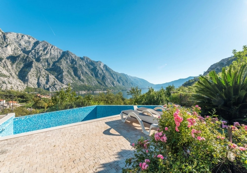 Trosoban-stan-sa-bazenom-u-Orahovcu-Kotor-6 Trosoban stan 148 m² – Orahovac, Kotor — fotografija 7