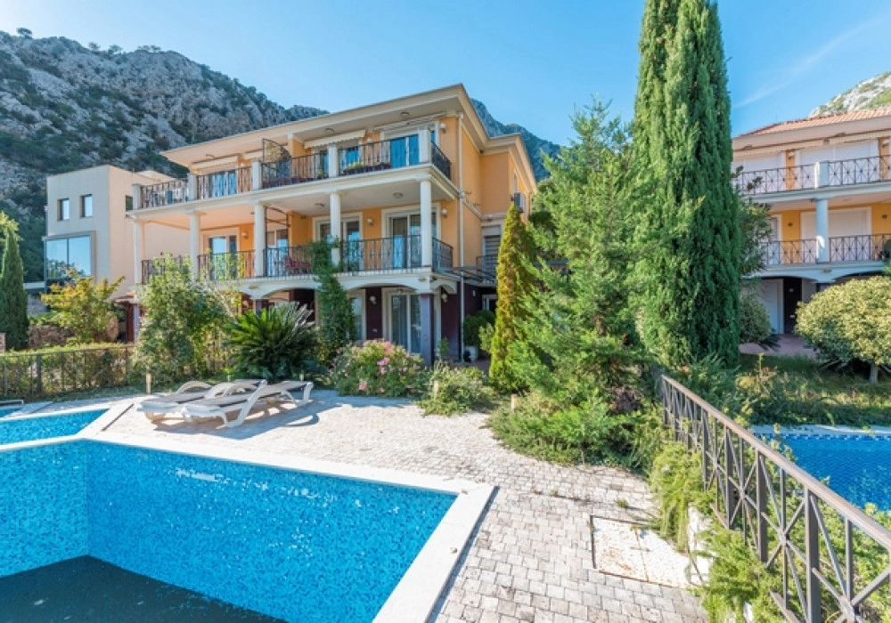 Trosoban-stan-sa-bazenom-u-Orahovcu-Kotor-7 Trosoban stan 148 m² – Orahovac, Kotor — fotografija 8