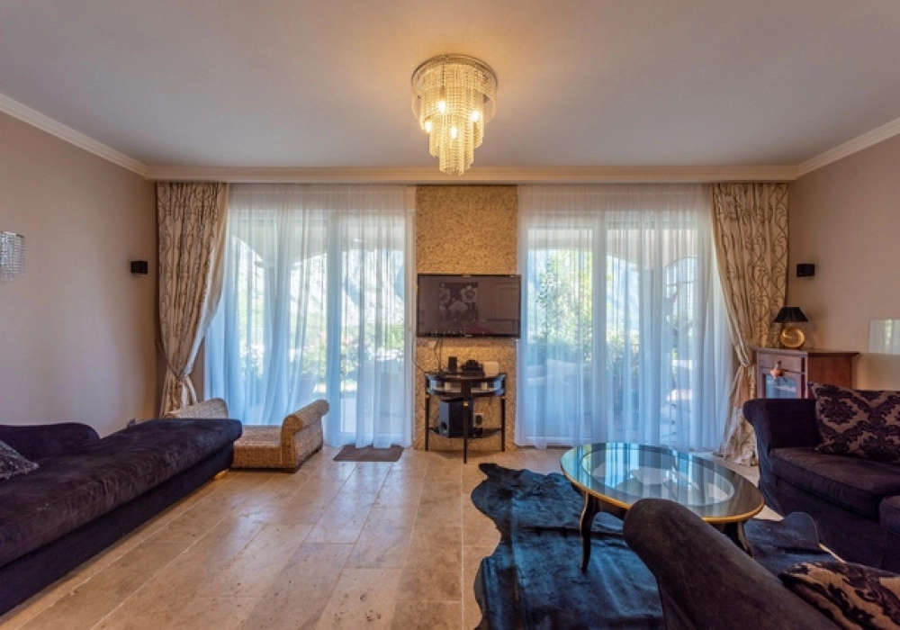 Trosoban-stan-sa-bazenom-u-Orahovcu-Kotor-11 Trosoban stan 148 m² – Orahovac, Kotor — fotografija 12