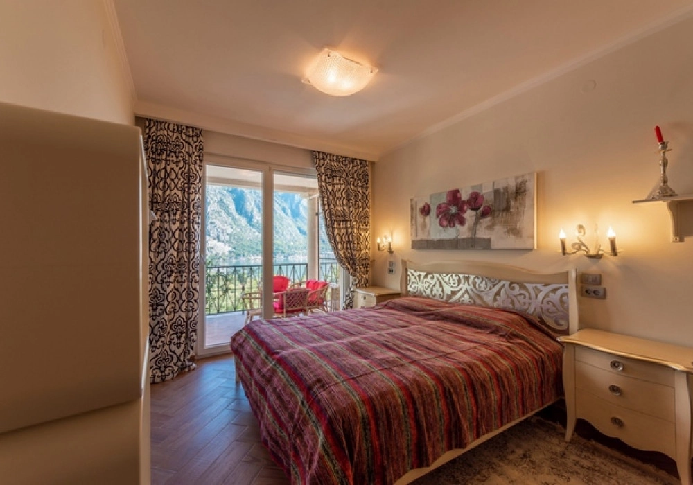 Trosoban-stan-sa-bazenom-u-Orahovcu-Kotor-14 Trosoban stan 148 m² – Orahovac, Kotor — fotografija 15
