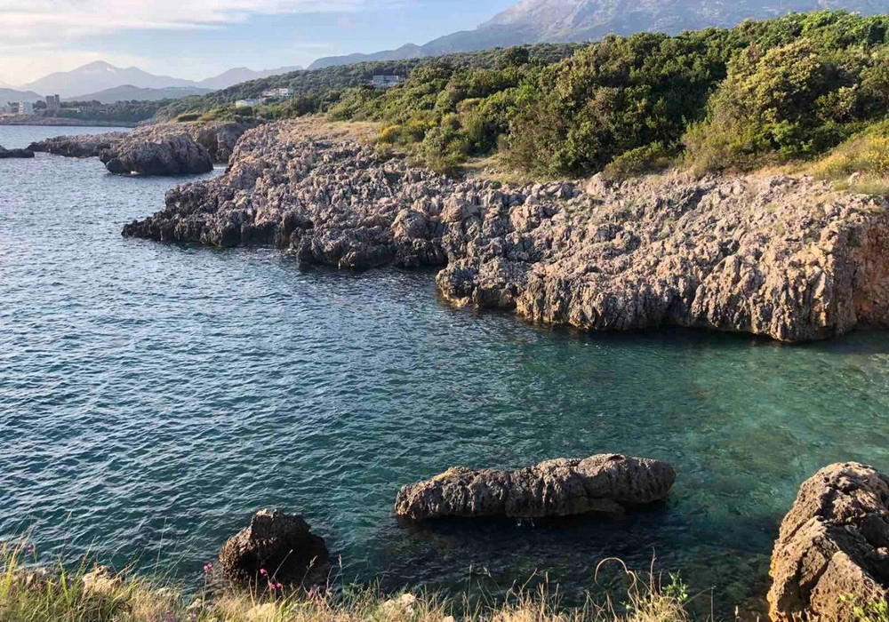 Plac-na-prvoj-liniji-do-mora-u-Utjehi-Bar Plac na prvoj liniji do mora u Utjehi