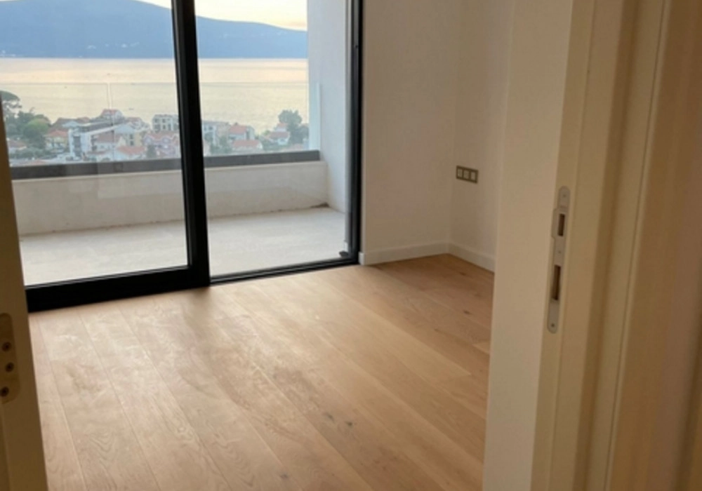 Dvosoban-stan-sa-bazenom-u-Donjoj-Lastvi-Tivat-3 Dvosoban stan 104 m² – Donja Lastva, Tivat — fotografija 4