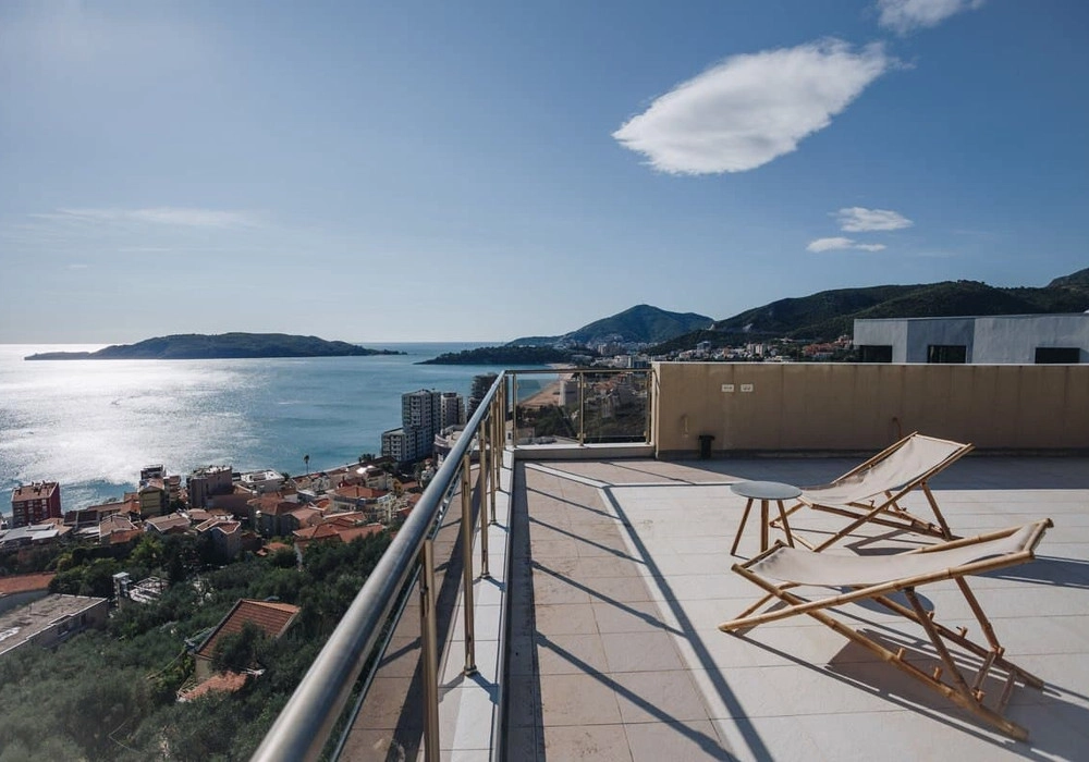 Dvosoban-stan-sa-terasom-u-Rafailovicima-Budva Dvosoban stan sa terasom u Rafailovićima