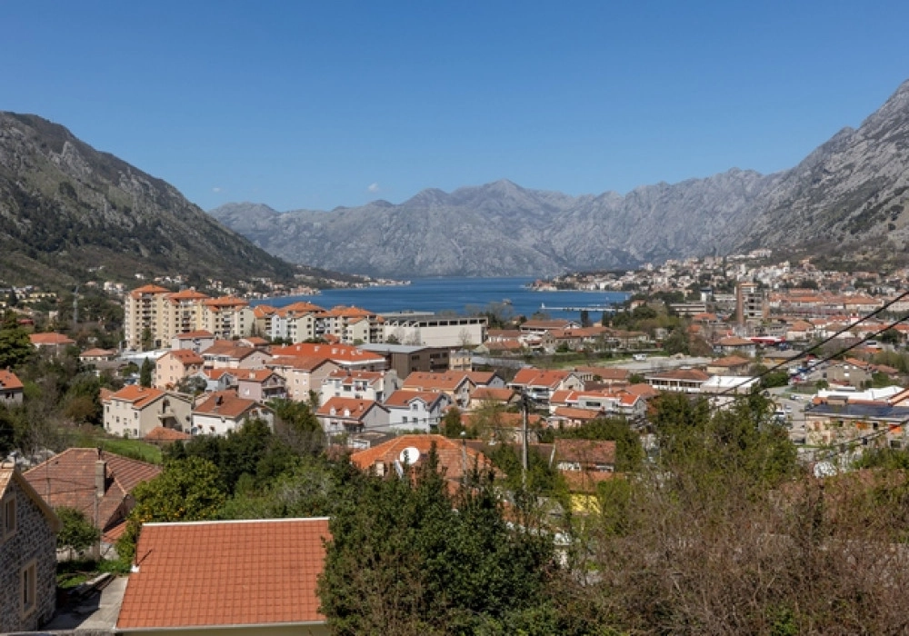 Kuca-na-tri-nivoa-u-Skaljarima-Kotor Kuća na tri nivoa u Škaljarima