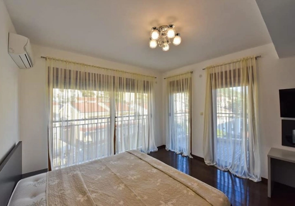 Trosoban-stan-u-novogradnji-Petrovac-Budva-10 Stan 152 m² – Petrovac, Budva — fotografija 11