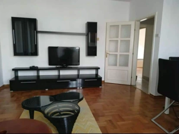 Trosoban stan 80 m² u Centru