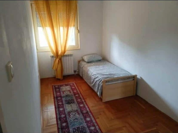 Namješten trosoban stan u Centru, Podgorica — fotografija 5
