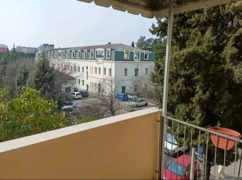 Trosoban-stan-u-Centru-Podgorica-7 Namješten trosoban stan u Centru, Podgorica — fotografija 8