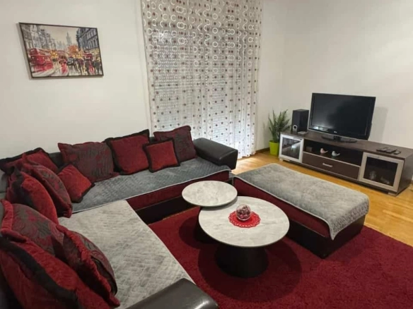 Namješten dvosoban stan u City kvartu