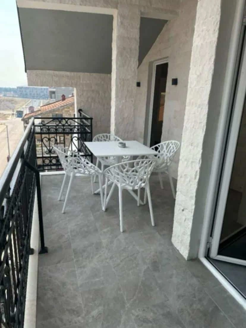 Kuca-sa-terasama-Stari-aerodrom-Podgorica-8 Izdavanje: Kuća 140 m² – Stari aerodrom, Podgorica — fotografija 9