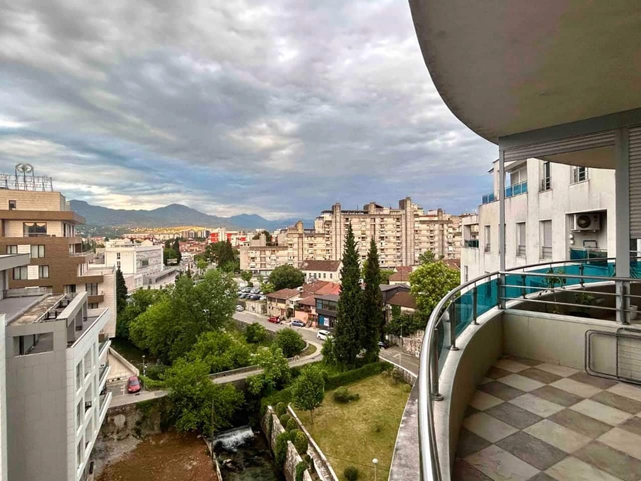Dvosoban-namjesten-stan-u-centru-Podgorice-9 Namješten dvosoban stan u Centru, Podgorica — fotografija 10