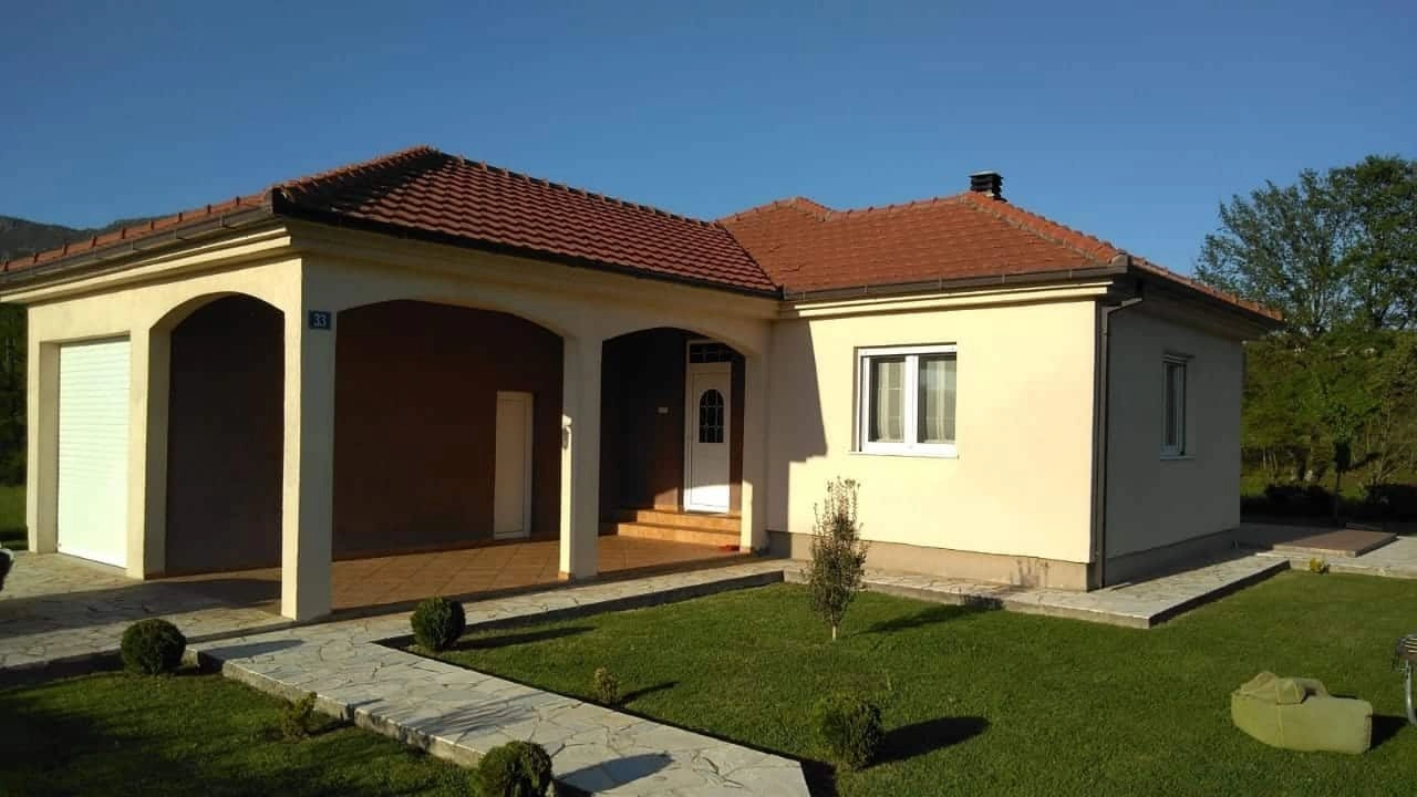 Kuca-sa-garazom-i-terasama-u-Podgorici Kuća sa garažom i terasama