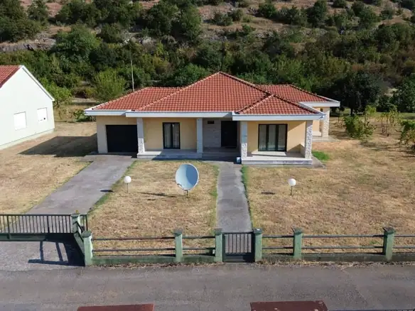 Kuća 200 m² – Podgorica — fotografija 2