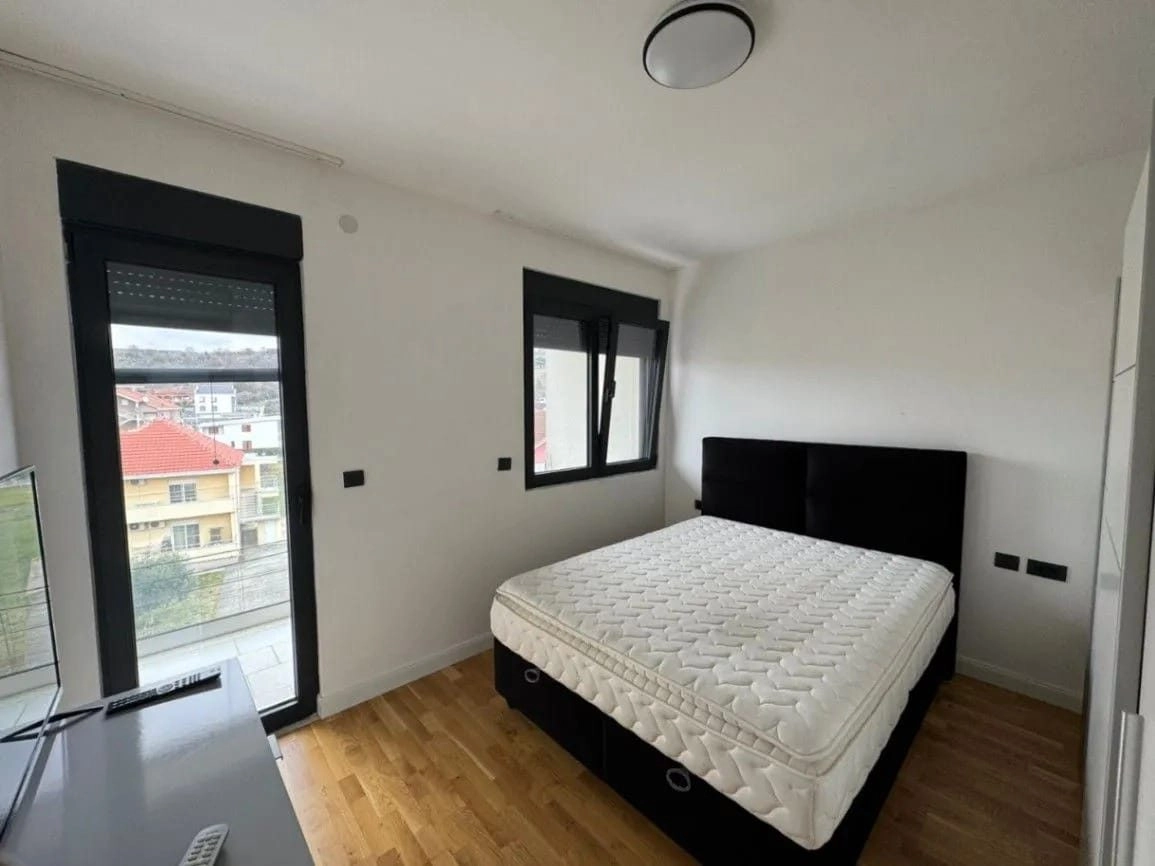 Trosoban-stan-Dalmatinska-Podgorica-8 Izdavanje: Trosoban stan 130 m² – Dalmatinska, Podgorica — fotografija 9