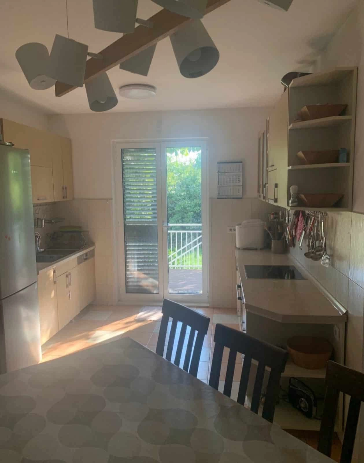 Namjestena-kuca-sa-dvoristem-u-Donjoj-Gorici-Podgorica-4 Izdavanje: Kuća 240 m² – Donja Gorica, Podgorica — fotografija 5