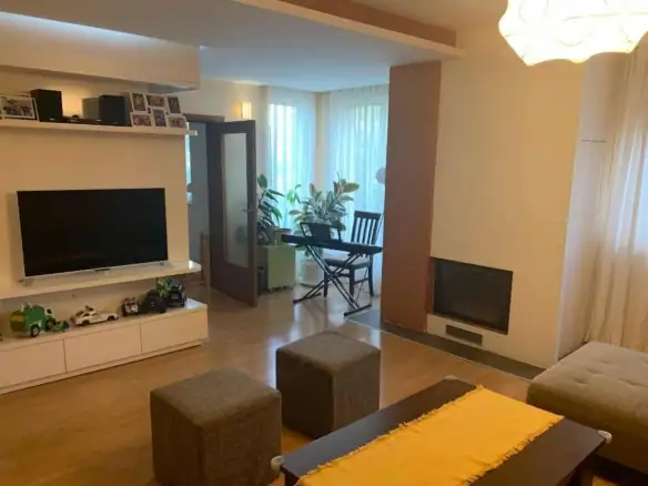 Izdavanje: Kuća 240 m² – Donja Gorica, Podgorica — fotografija 7