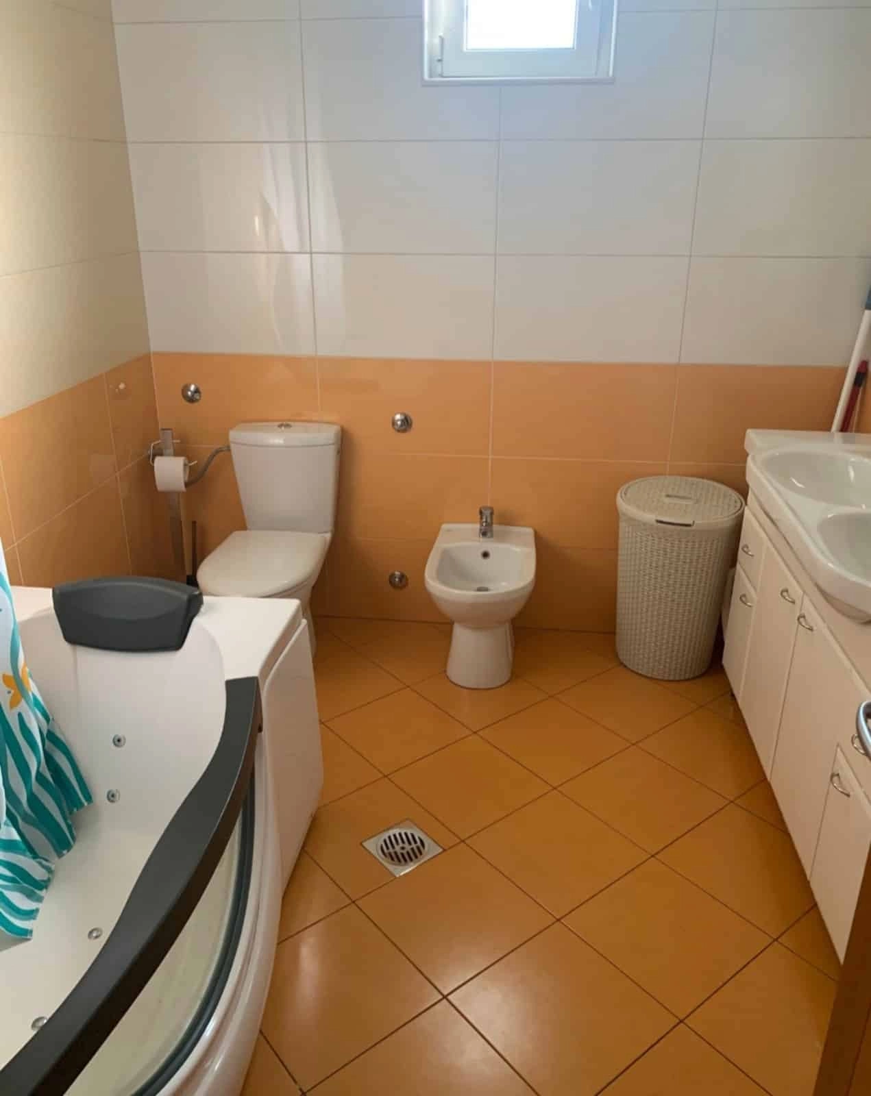 Namjestena-kuca-sa-dvoristem-u-Donjoj-Gorici-Podgorica-7 Izdavanje: Kuća 240 m² – Donja Gorica, Podgorica — fotografija 8