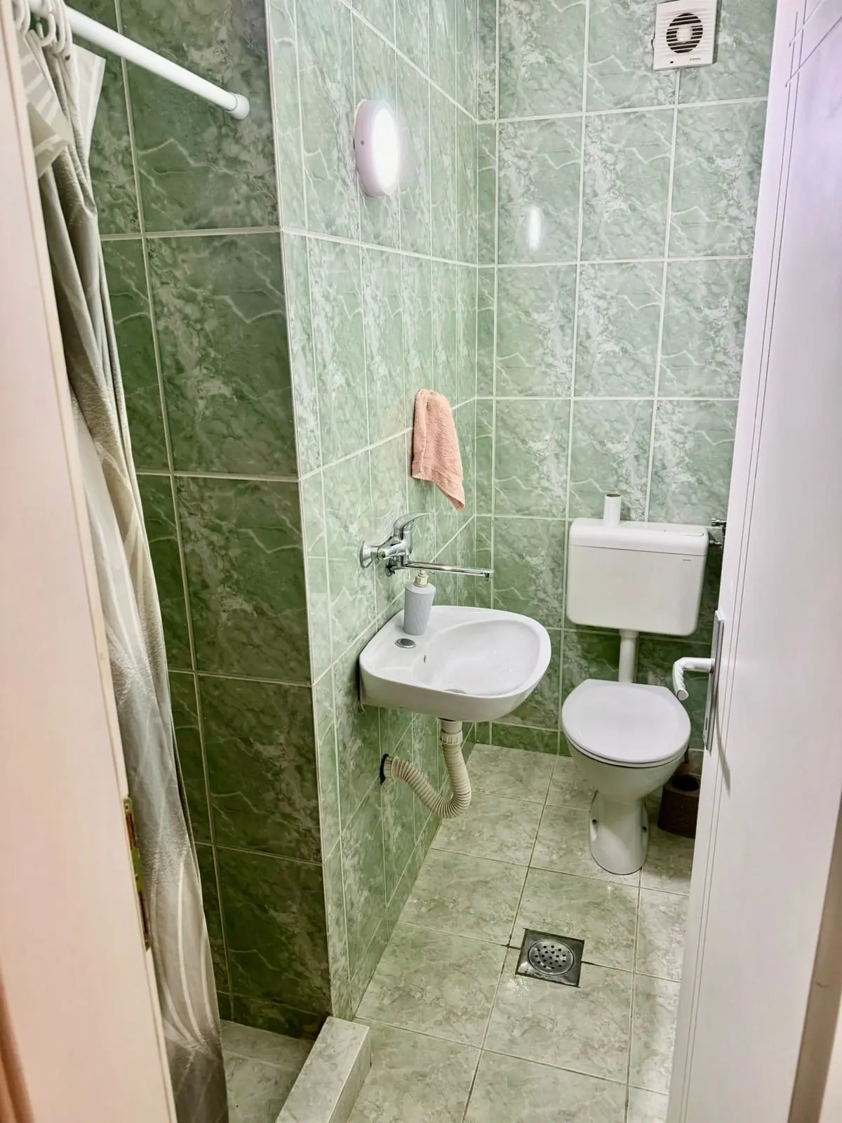 Dvosoban-namjesten-stan-u-Centru-Podgorica-10 Namješten dvosoban stan u Centru, Podgorica — fotografija 11