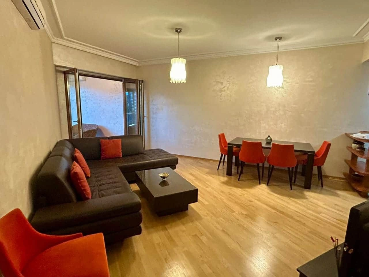 Dvosoban-namjesten-stan-u-Centru-Podgorica-1 Izdavanje: Dvosoban stan – Centar, Podgorica — fotografija 2