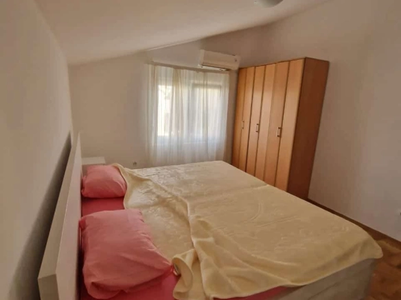 Namješten dvosoban stan u Tološima, Podgorica — fotografija 13
