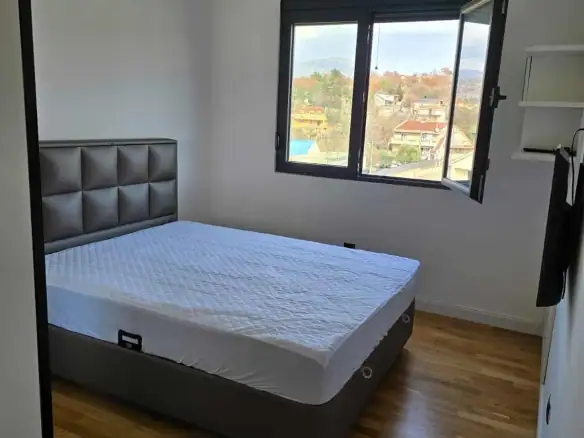 Namješten trosoban stan u Tološima, Podgorica — fotografija 3
