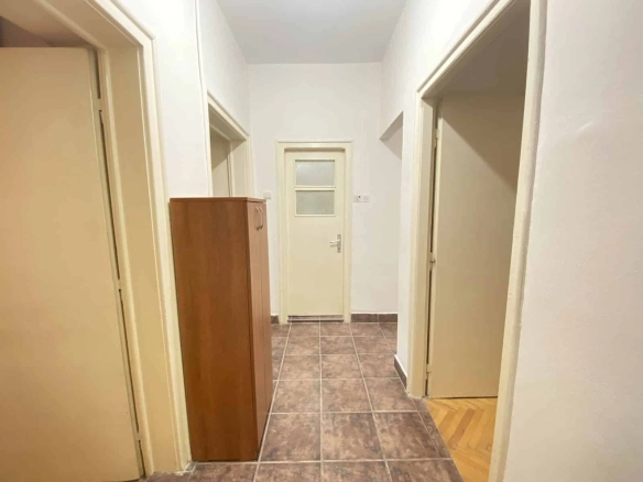 Namješten dvosoban stan u Centru, Podgorica — fotografija 2