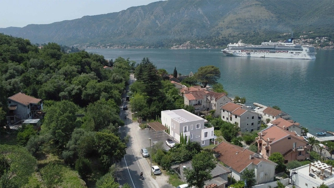 Plac-sa-pogledom-na-more-u-Dobroti-Kotor Plac sa pogledom na more u Dobroti