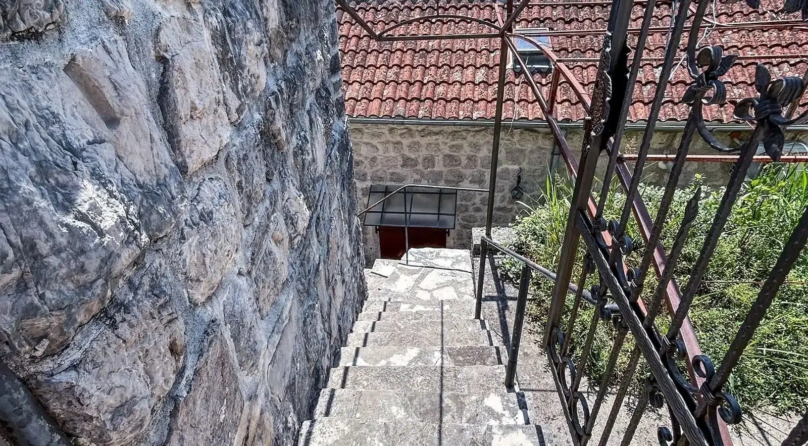 Dvosoban-stan-sa-terasom-u-Perastu-Kotor-7 Dvosoban stan – Perast, Kotor — fotografija 8