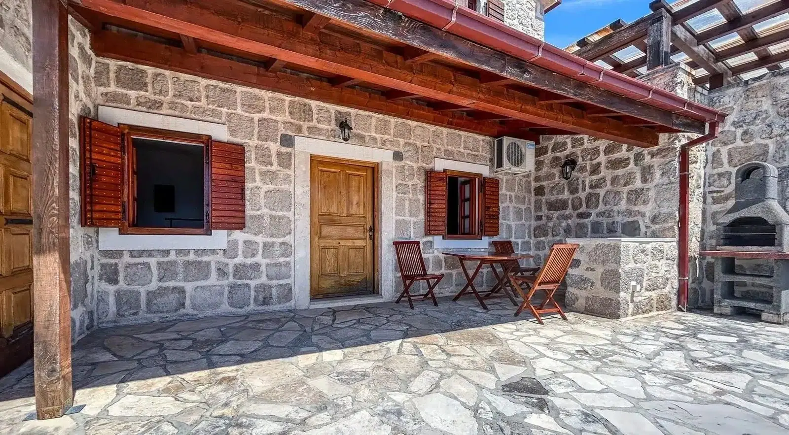 Dvosoban-stan-sa-terasom-u-Perastu-Kotor-12 Dvosoban stan – Perast, Kotor — fotografija 13