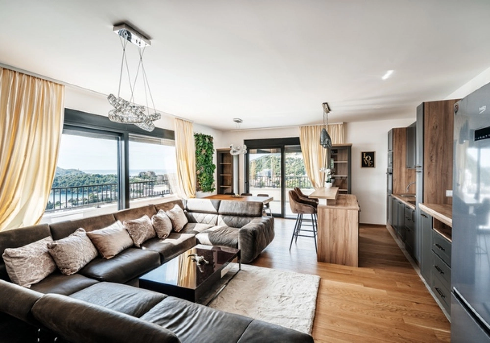 Dvosoban-penthaus-u-Becicima-Budva-1 Dvosoban stan 124 m² – Bečići, Budva — fotografija 2