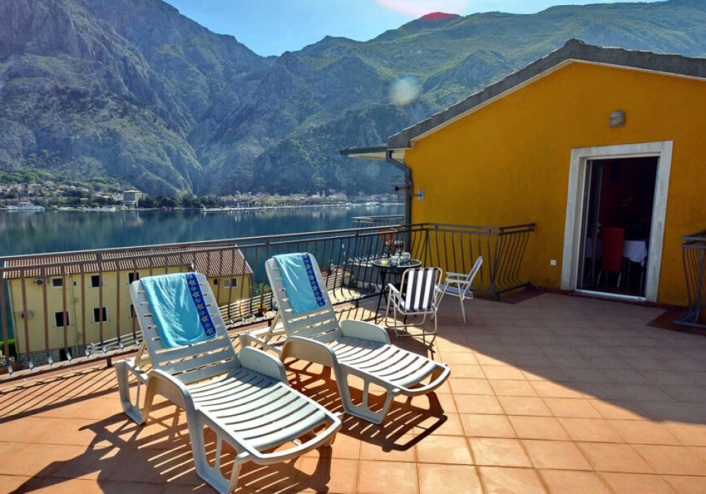Kuca-sa-pogledom-na-more-u-Prcanju-Kotor-3 Kuća – Prčanj, Kotor — fotografija 4