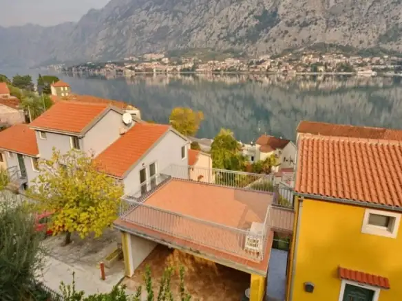 Kuća – Prčanj, Kotor — fotografija 8