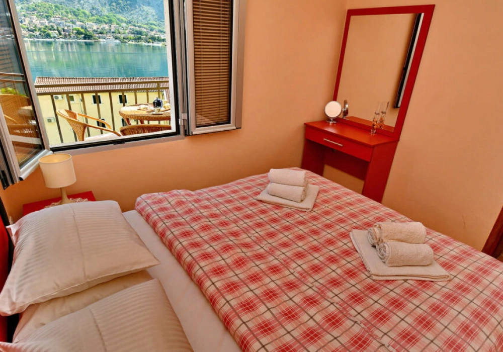 Kuca-sa-pogledom-na-more-u-Prcanju-Kotor-11 Kuća – Prčanj, Kotor — fotografija 12
