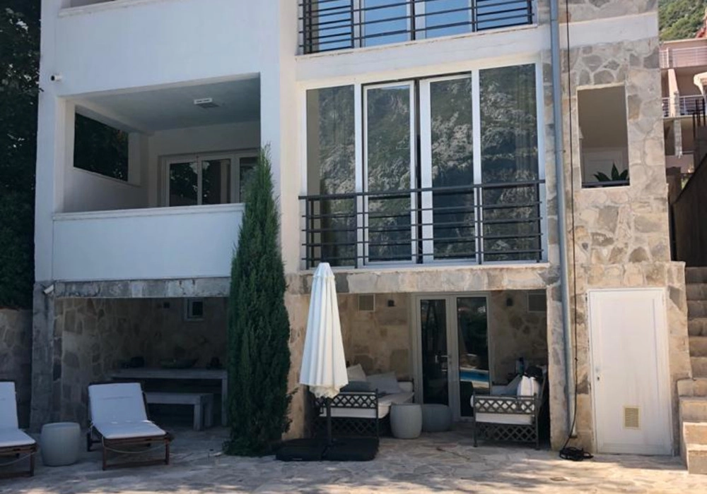 Kuca-sa-bazenom-u-Prcanju-Kotor-1 Kuća 273 m² – Prčanj, Kotor — fotografija 2