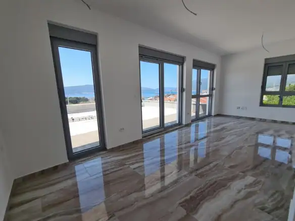 Dvosoban stan 230 m² – Mažina, Tivat — fotografija 7