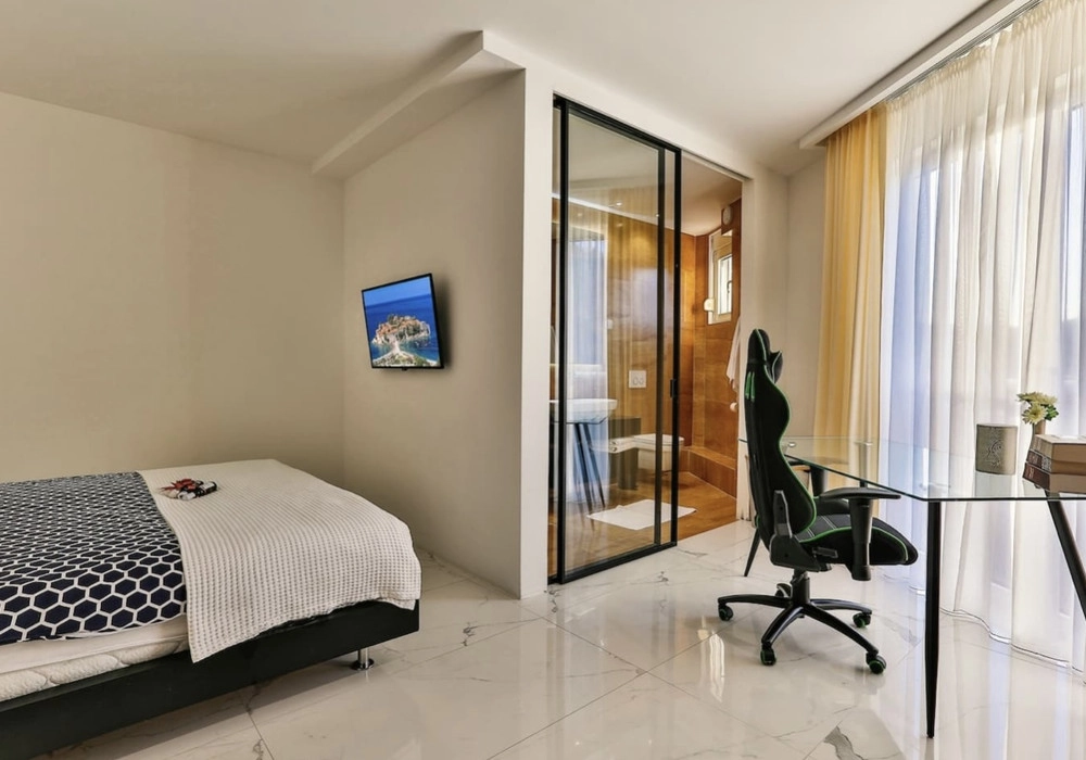 Trosoban-stan-sa-bazenom-u-Rafailovicima-Budva-5 Trosoban stan 300 m² – Rafailovići, Budva — fotografija 6