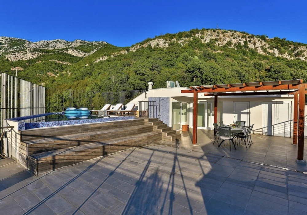 Trosoban-stan-sa-bazenom-u-Rafailovicima-Budva-7 Trosoban stan 300 m² – Rafailovići, Budva — fotografija 8