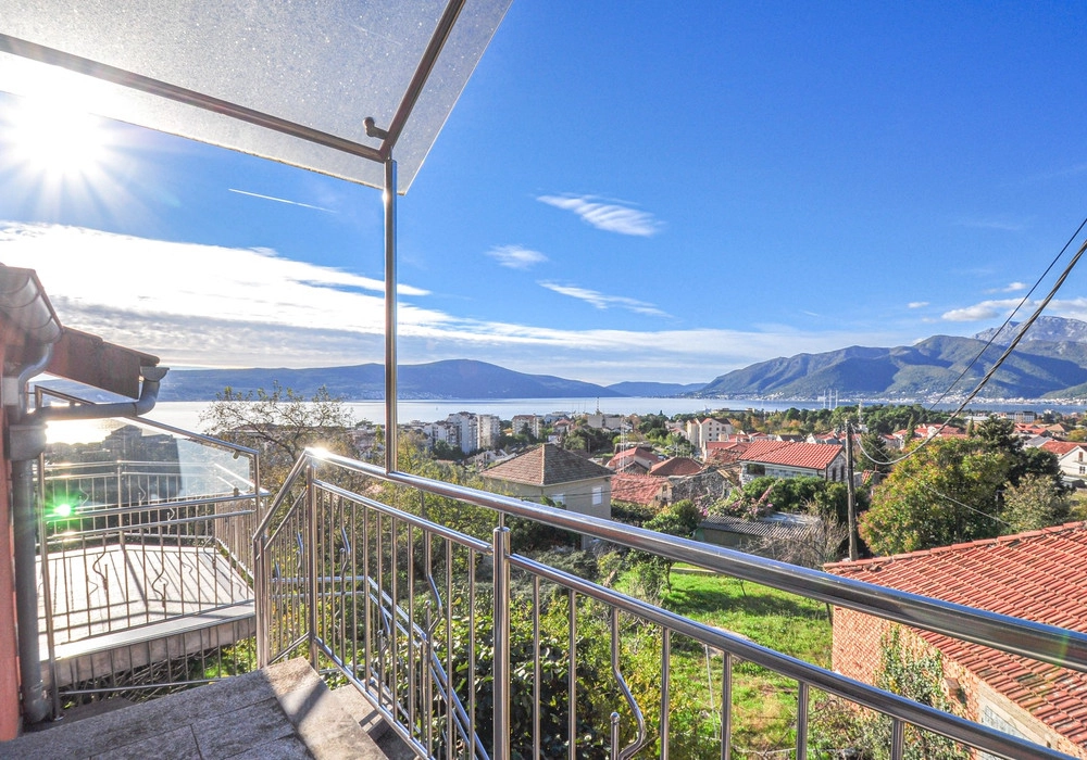 Kuca-sa-pogledom-na-more-u-Gorici-Tivat Kuća sa pogledom na more u Gorici