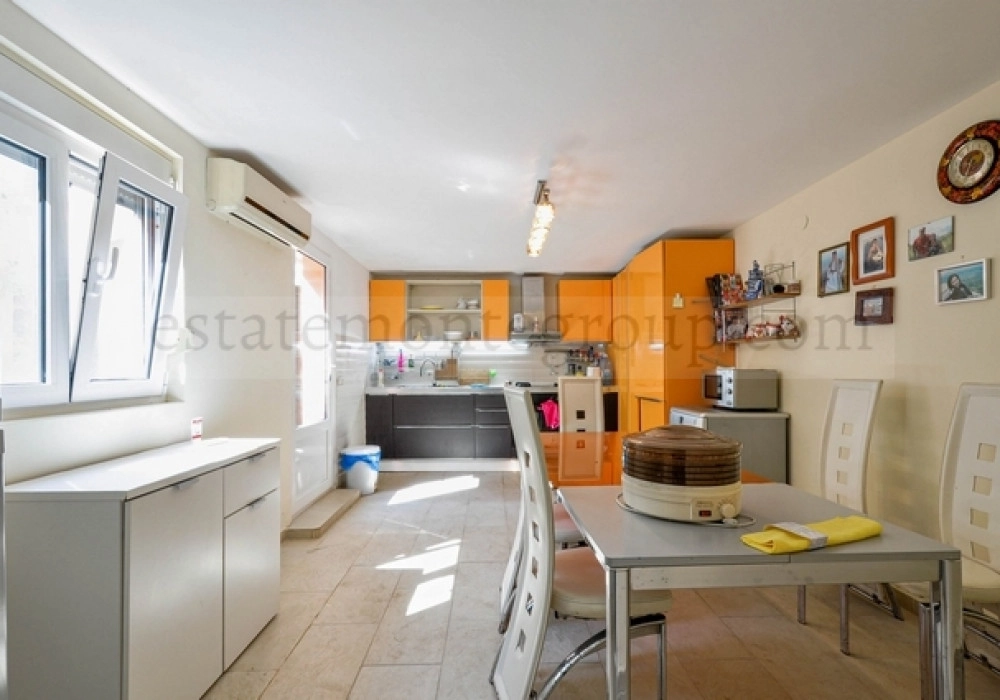 Kuca-sa-pet-spavacih-soba-u-Donjoj-Lastvi-Tivat-8 Kuća – Donja Lastva, Tivat — fotografija 9