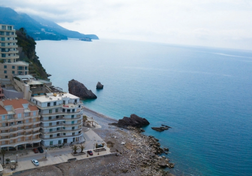 Trosoban-stan-sa-pogledom-na-more-u-Rafailovicima-Budva Trosoban stan sa pogledom na more u Rafailovićima