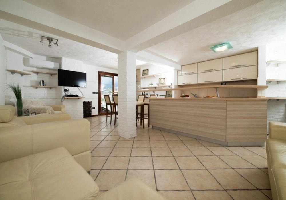 Trosoban-stan-sa-pogledom-na-more-u-Rafailovicima-Budva-1 Trosoban stan 180 m² – Rafailovići, Budva — fotografija 2