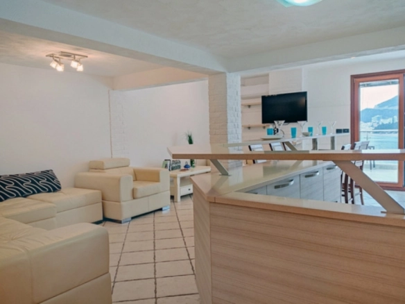Trosoban stan 180 m² – Rafailovići, Budva — fotografija 3