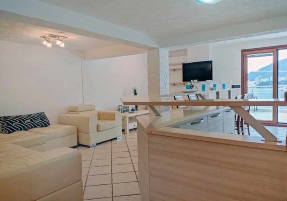 Trosoban-stan-sa-pogledom-na-more-u-Rafailovicima-Budva-2 Trosoban stan 180 m² – Rafailovići, Budva — fotografija 3